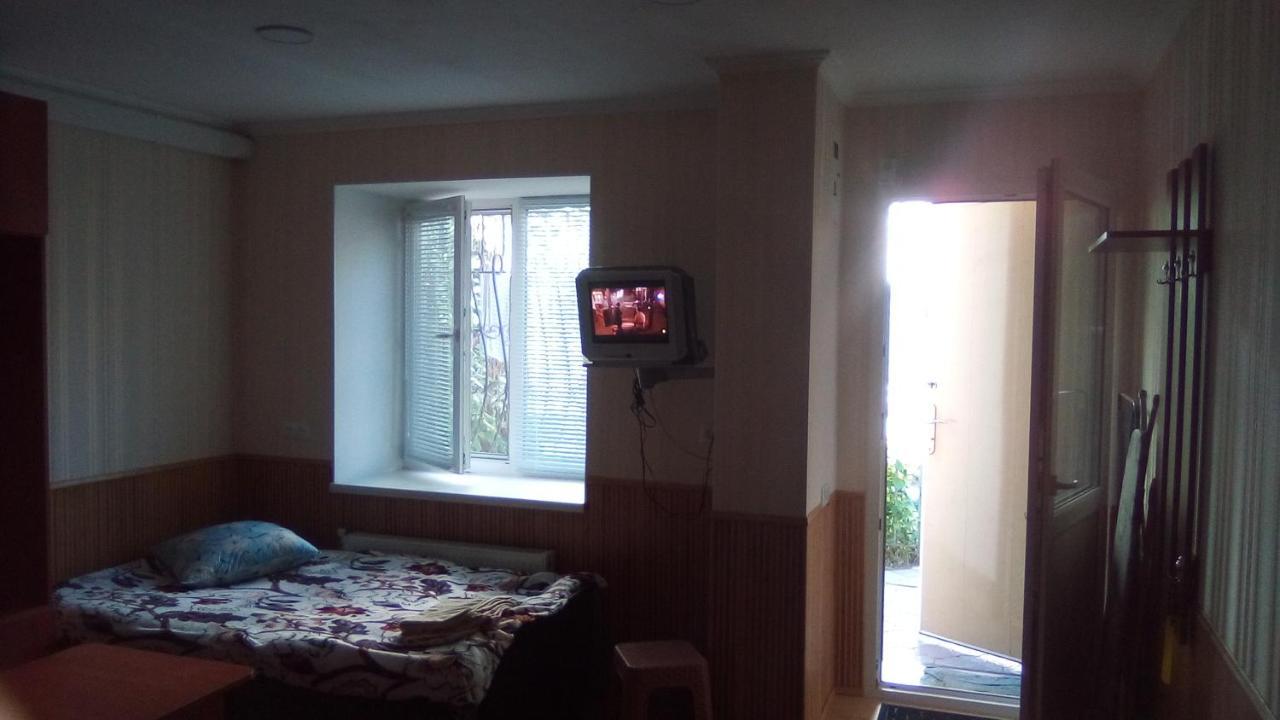1-Я Слободская, 17А, Угол Проспекта Центрального, 3 Дивана, Wi-Fi, Отдельный Вход. Mîkolaiiv Exterior foto